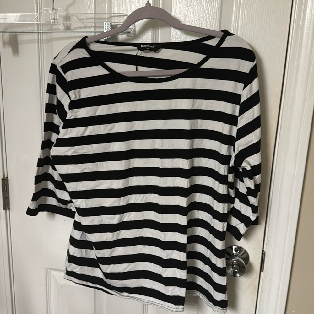 Black and white striped 3/4 length top size 2x